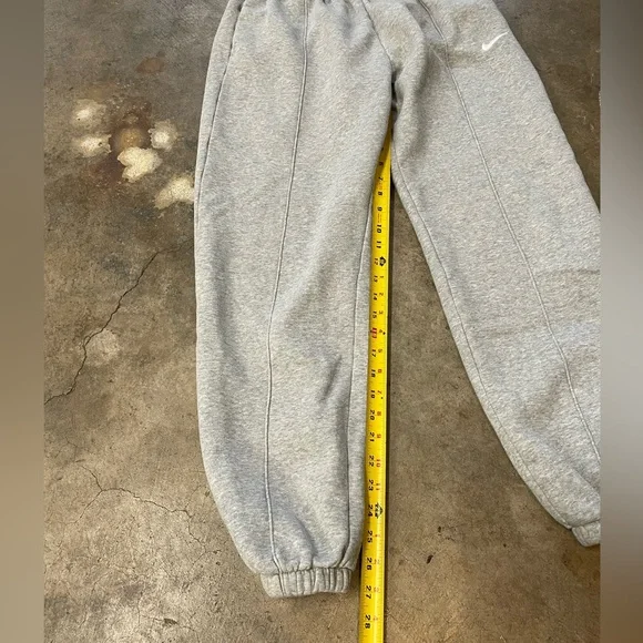 Nike Cuffed Baggy Sweatpants - Picture 5 of 5